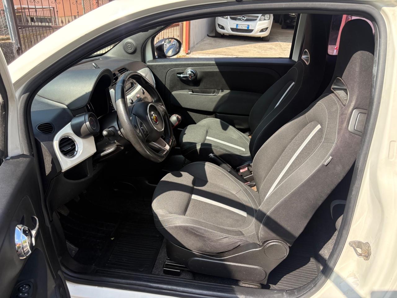 Abarth 500 1.4 Turbo T-Jet Custom