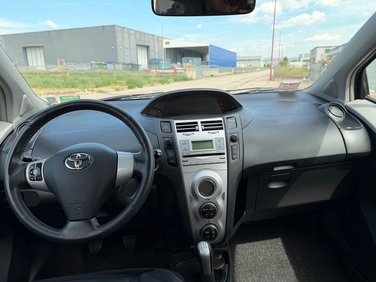 Toyota Yaris 1.0 5p Sol 130000 km