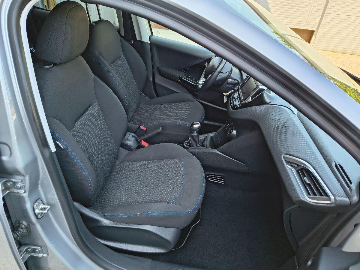 PEUGEOT - 208 - PureTech 82 5p. Touch