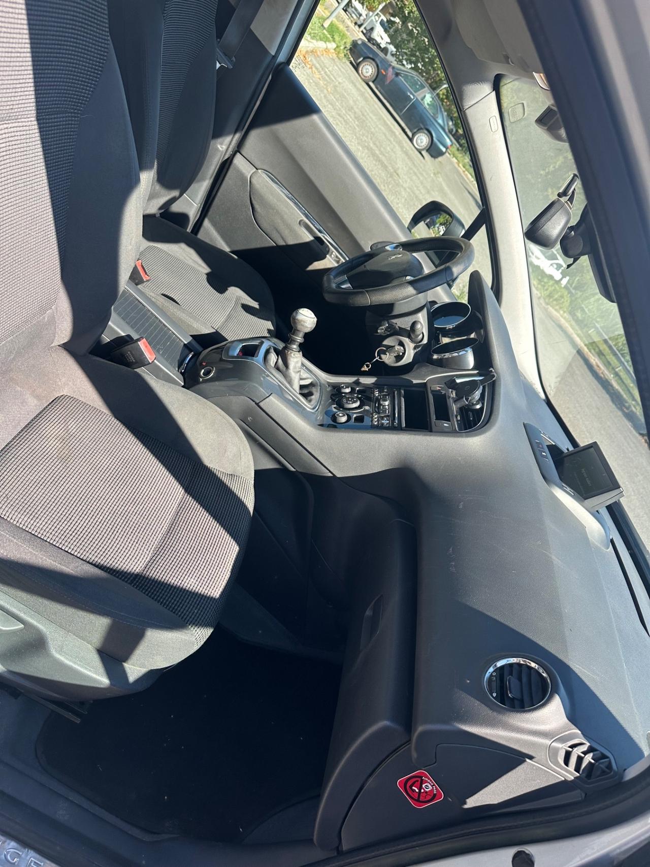 Peugeot 5008 1.6 HDi 115CV Access