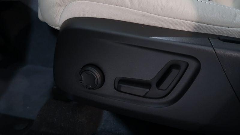 Volvo XC40 Recharge T5 Plug-in Hybrid Recharge Plus Bright