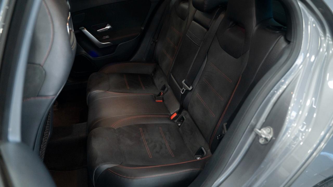 Mercedes-benz A 180 D PREMIUM PLUS AMG TETTO PACK LUCI MULTIBEAM FULL OPTIONAL