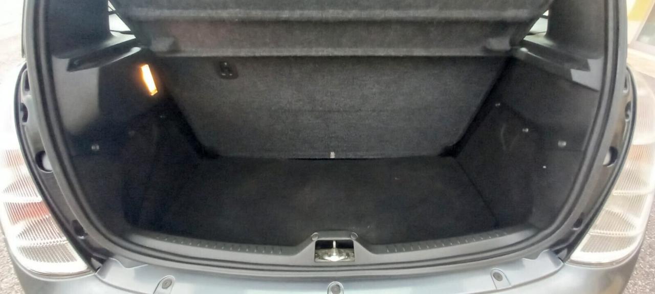 Lancia Ypsilon Benzina cc. 1.242 - 5 Posti UTILIZZABILE ANCHE PER I NEOPATENTATI...!!!!