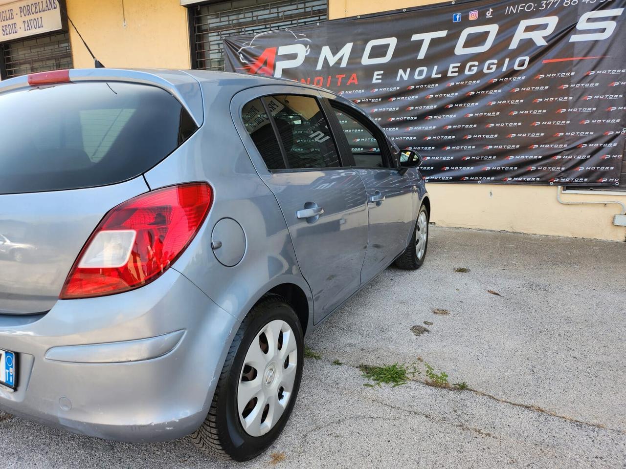 Opel Corsa 1.2 5 porte Cosmo