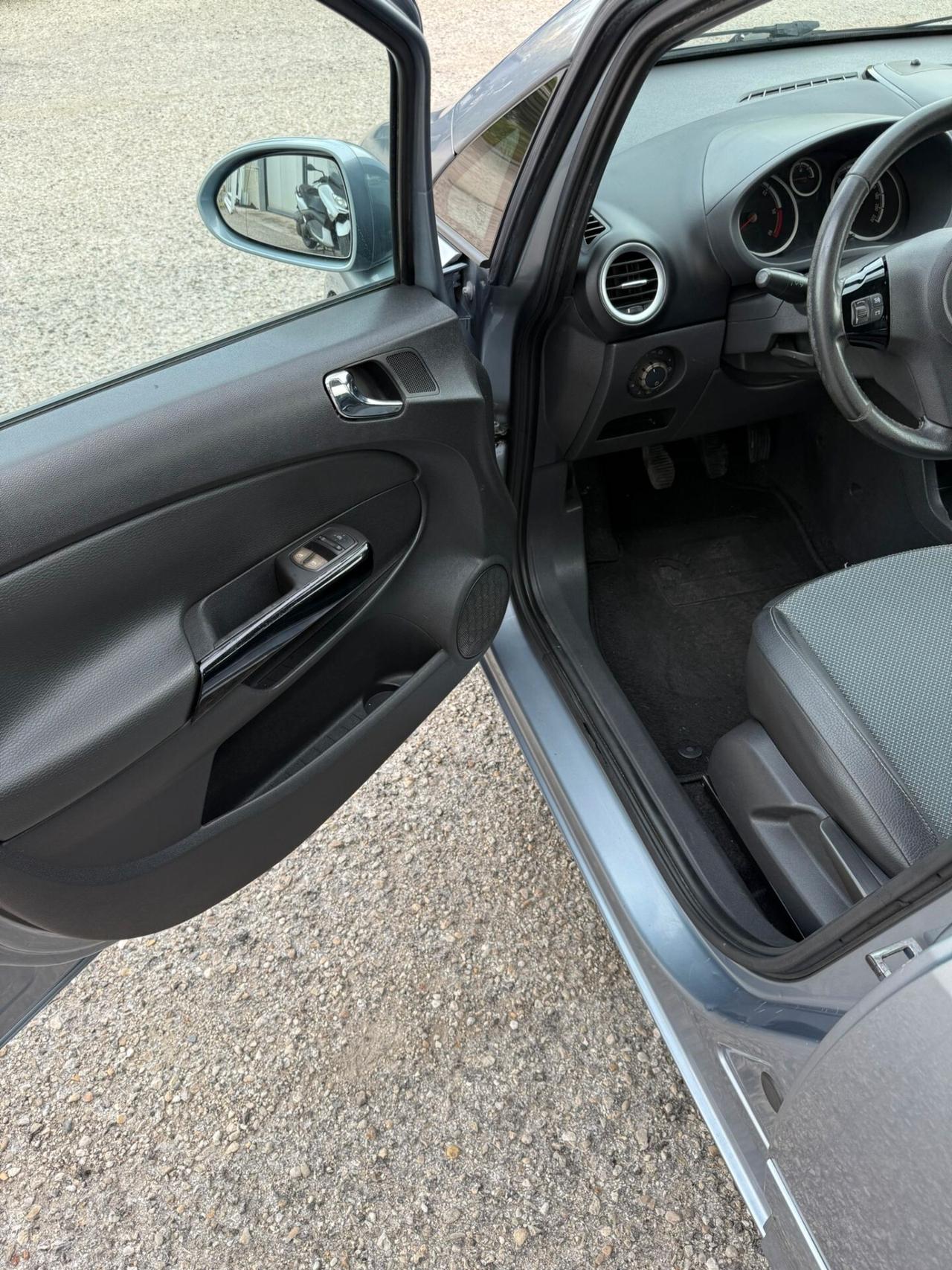 Opel Corsa GPL - GARANZIA - NEOPATENTATI