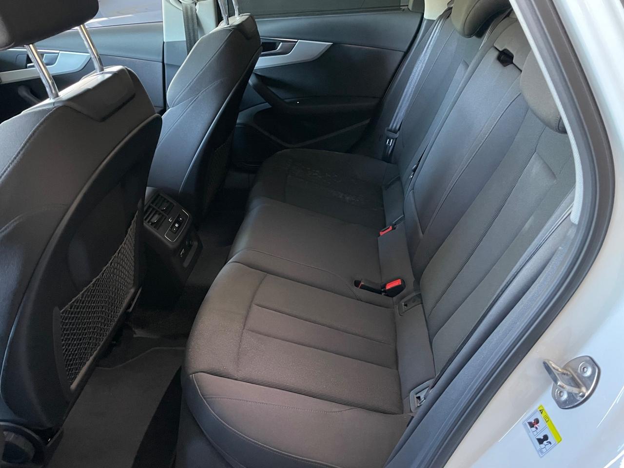 Audi A4 Avant 40 TDI quattro S tronic Business Advanced