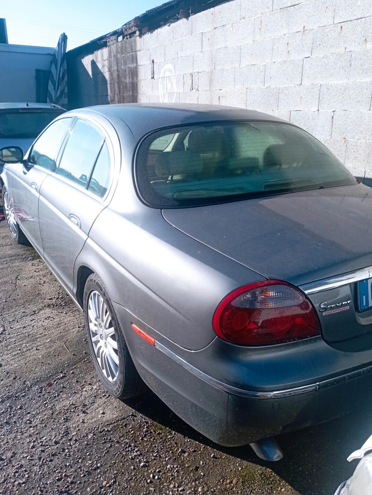 Jaguar S-Type 2.7 diesel V6 Executive