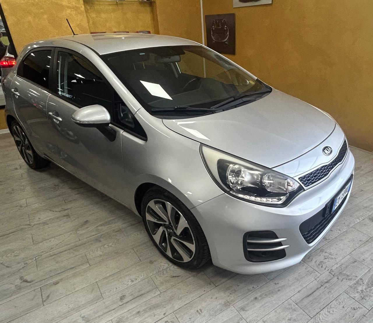 KIA RIO 1.4 Crdi 90 cv “FULL LED/NAVI/RETRO”-2015