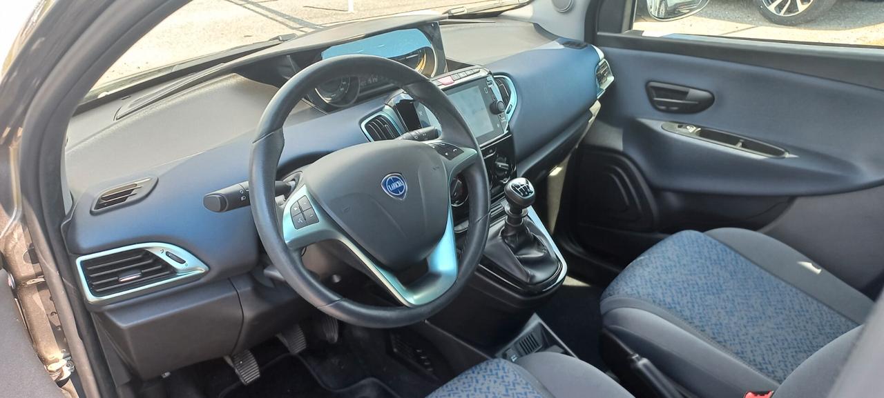 Lancia Ypsilon 1.0 FireFly 5 porte S&S Hybrid Gold