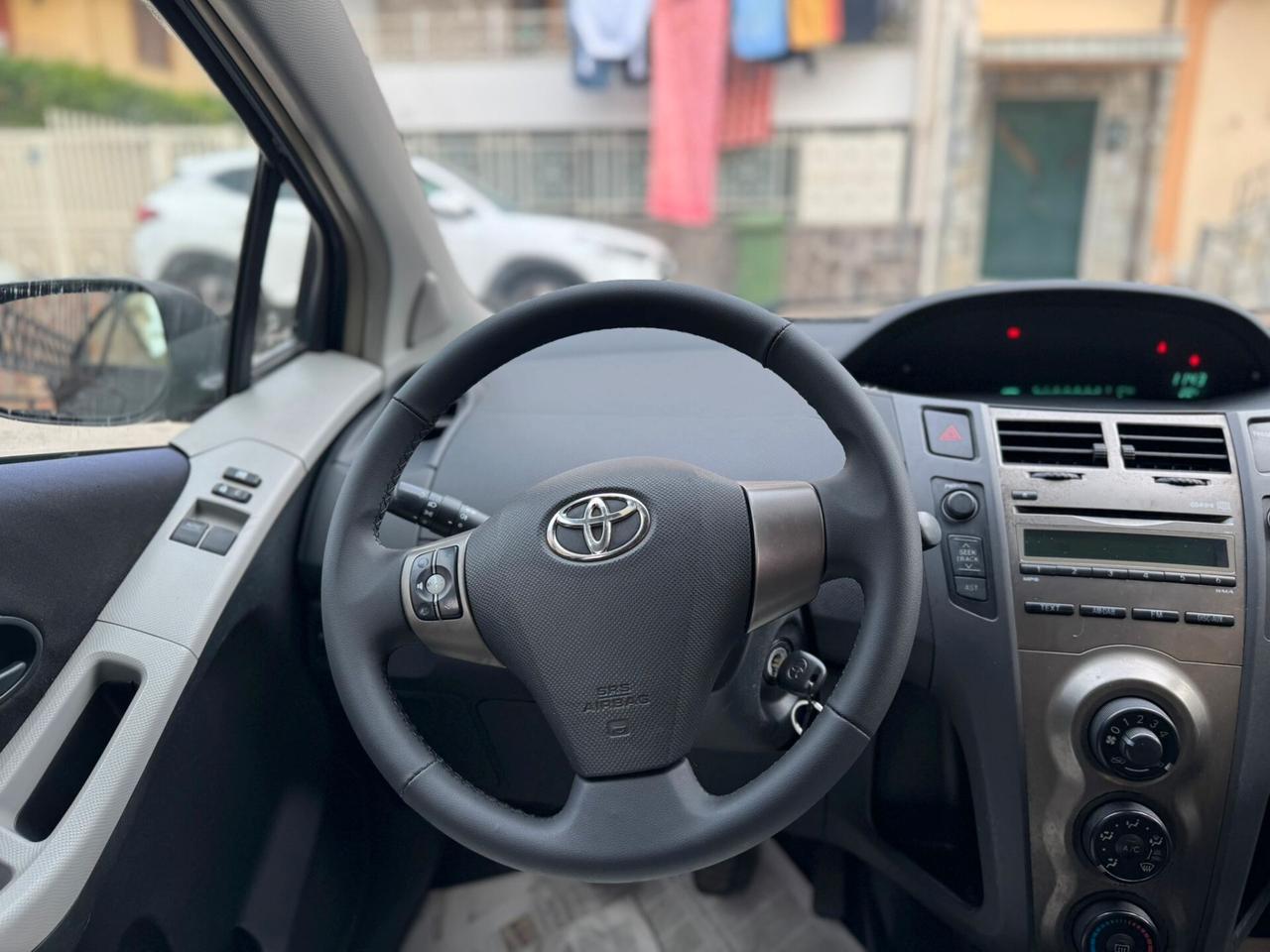 Toyota Yaris 1.0 5 porte Sol