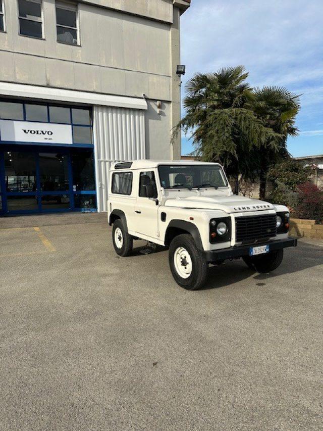 LAND ROVER Defender 90 2.4 TD4 Station Wagon S