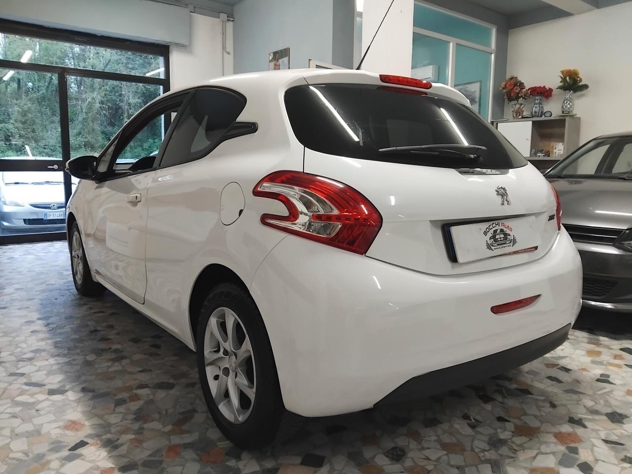 Peugeot 208 1.4 HDi 68 CV 3 porte Allure