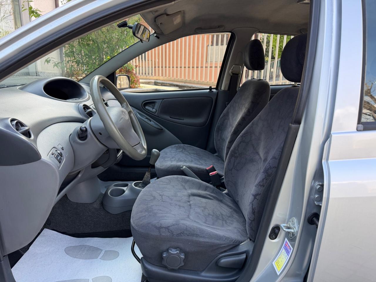 Toyota Yaris 1.0i 16V cat 5 porte