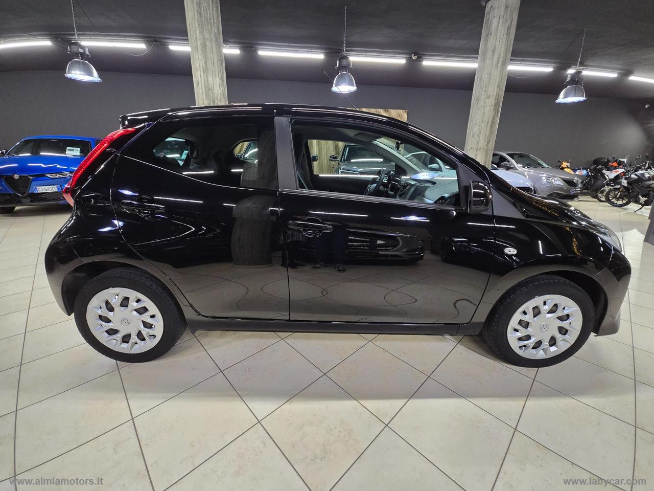 TOYOTA Aygo Connect 1.0 VVT-i 72 CV 5p. x-play