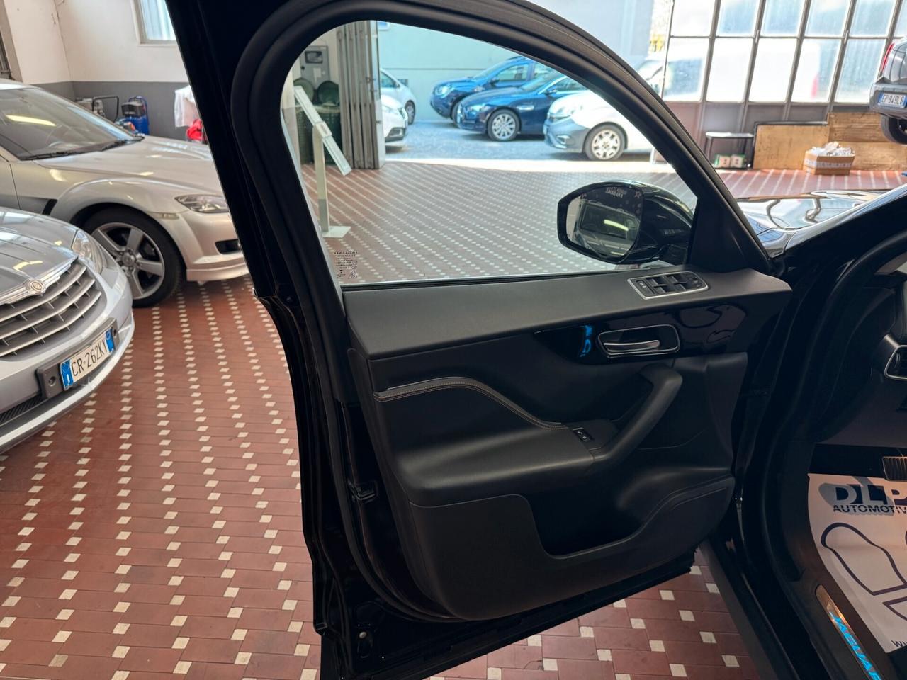 Jaguar F-Pace 2.0 D 180 CV aut. Portfolio - UNICO PROPRIETARIO
