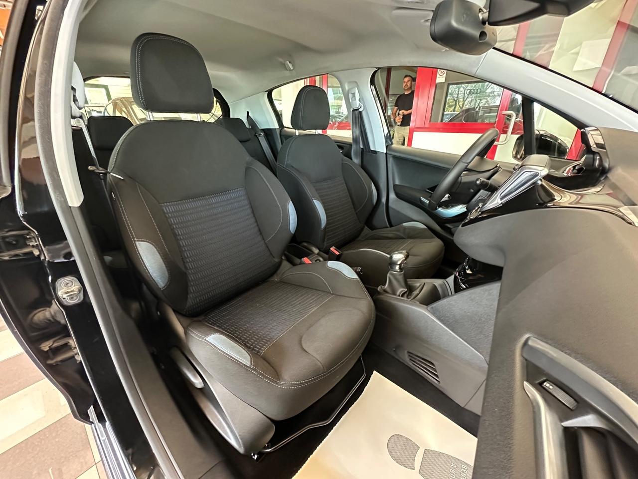 Peugeot 208 1.2 VTi 82 CV 5 porte Allure