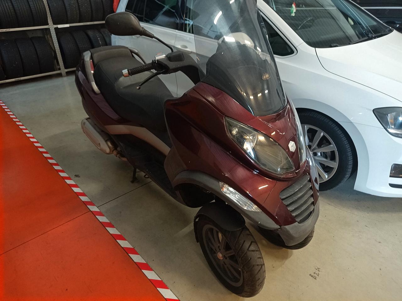 Piaggio MP3 125 Sport