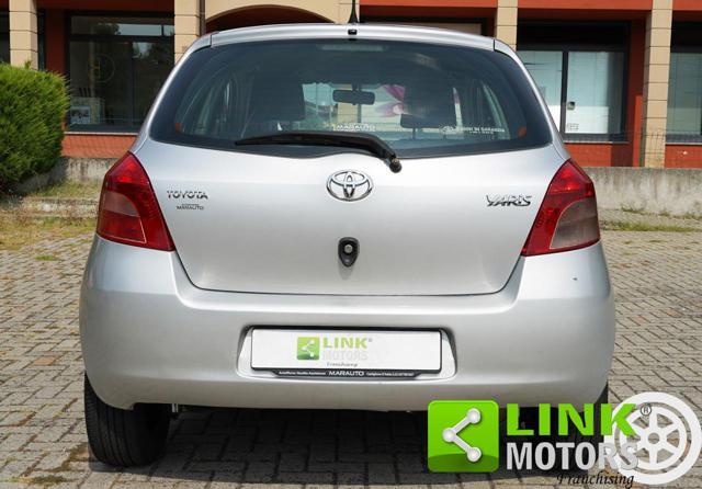 TOYOTA Yaris 1.3 VVTi 87CV - CAMBIO AUTOMATICO - PRENOTATA