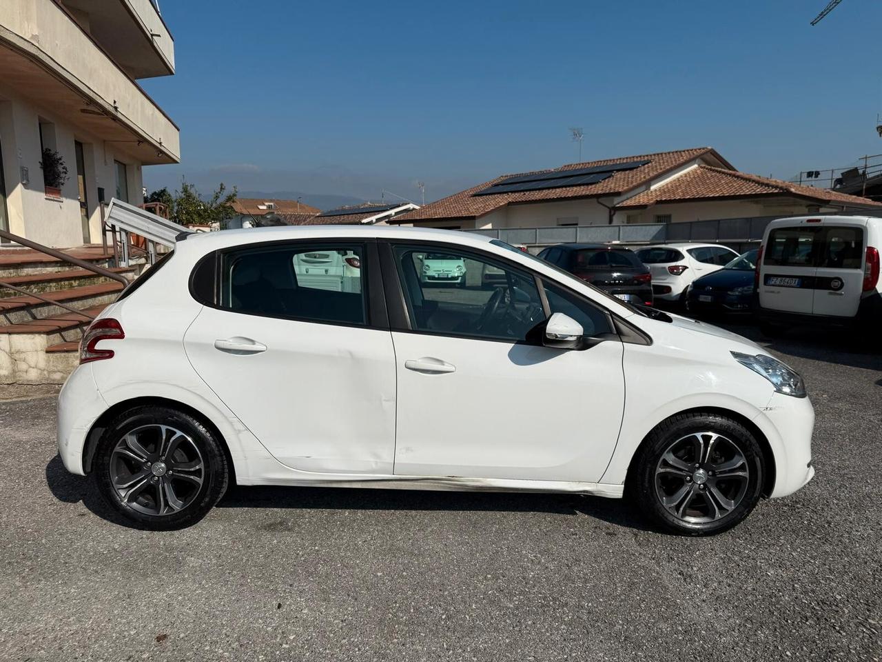 Peugeot 208 1.4 HDi 68 CV 5 porte Allure