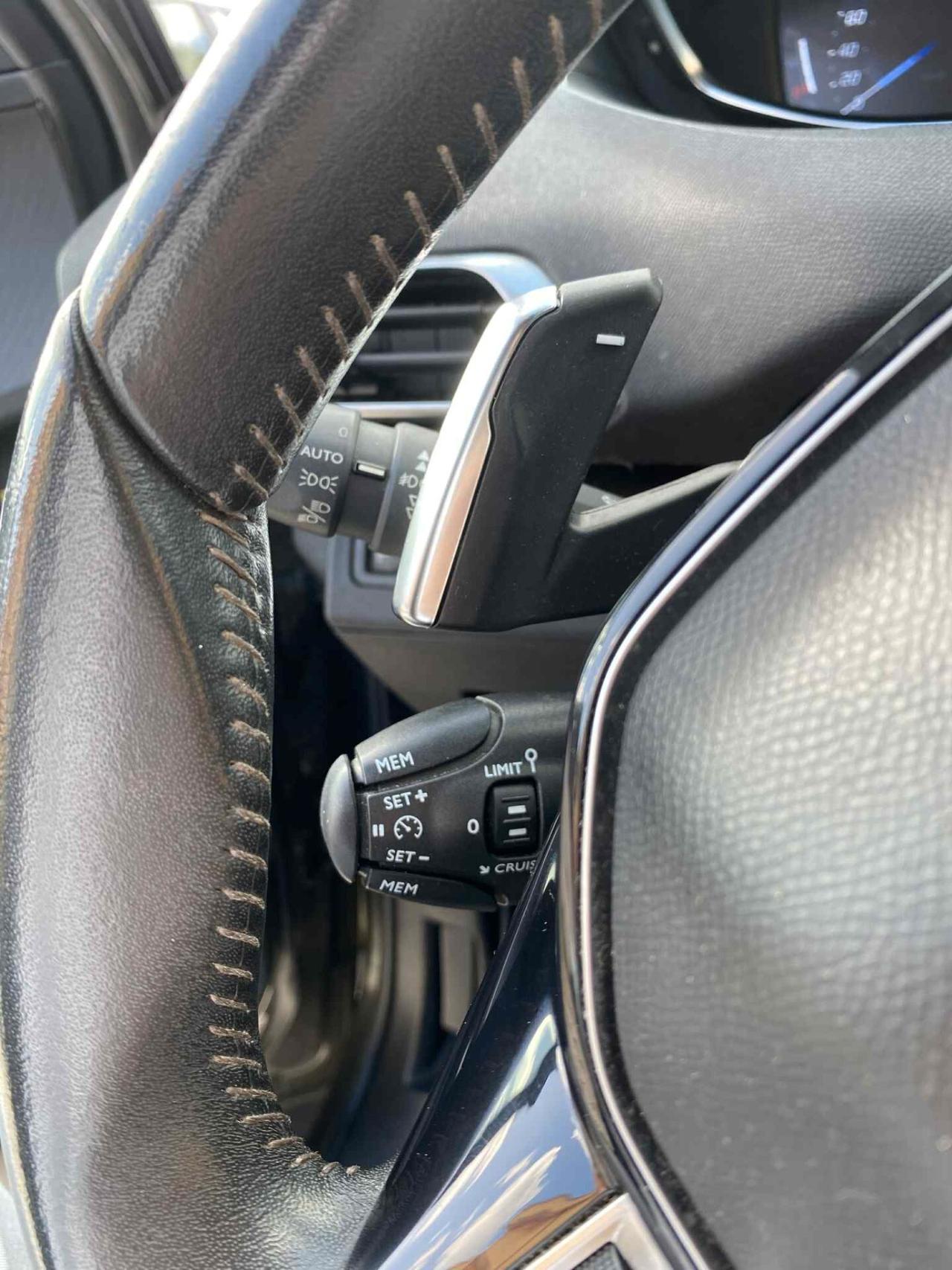 PEUGEOT 3008 1.5 131cv Automa. Allure 