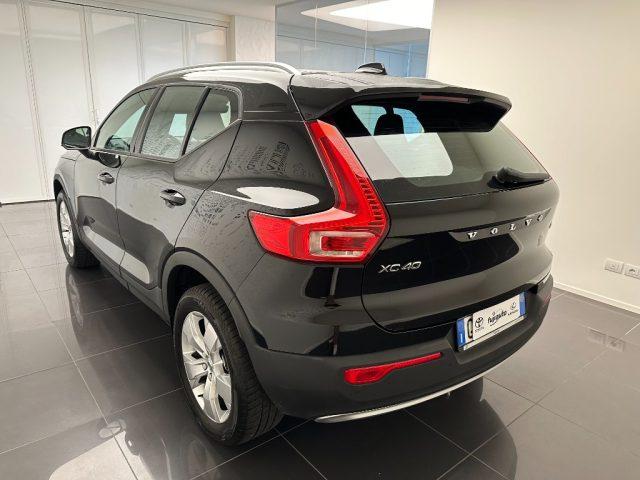 VOLVO XC40 T2 Geartronic Momentum Pro