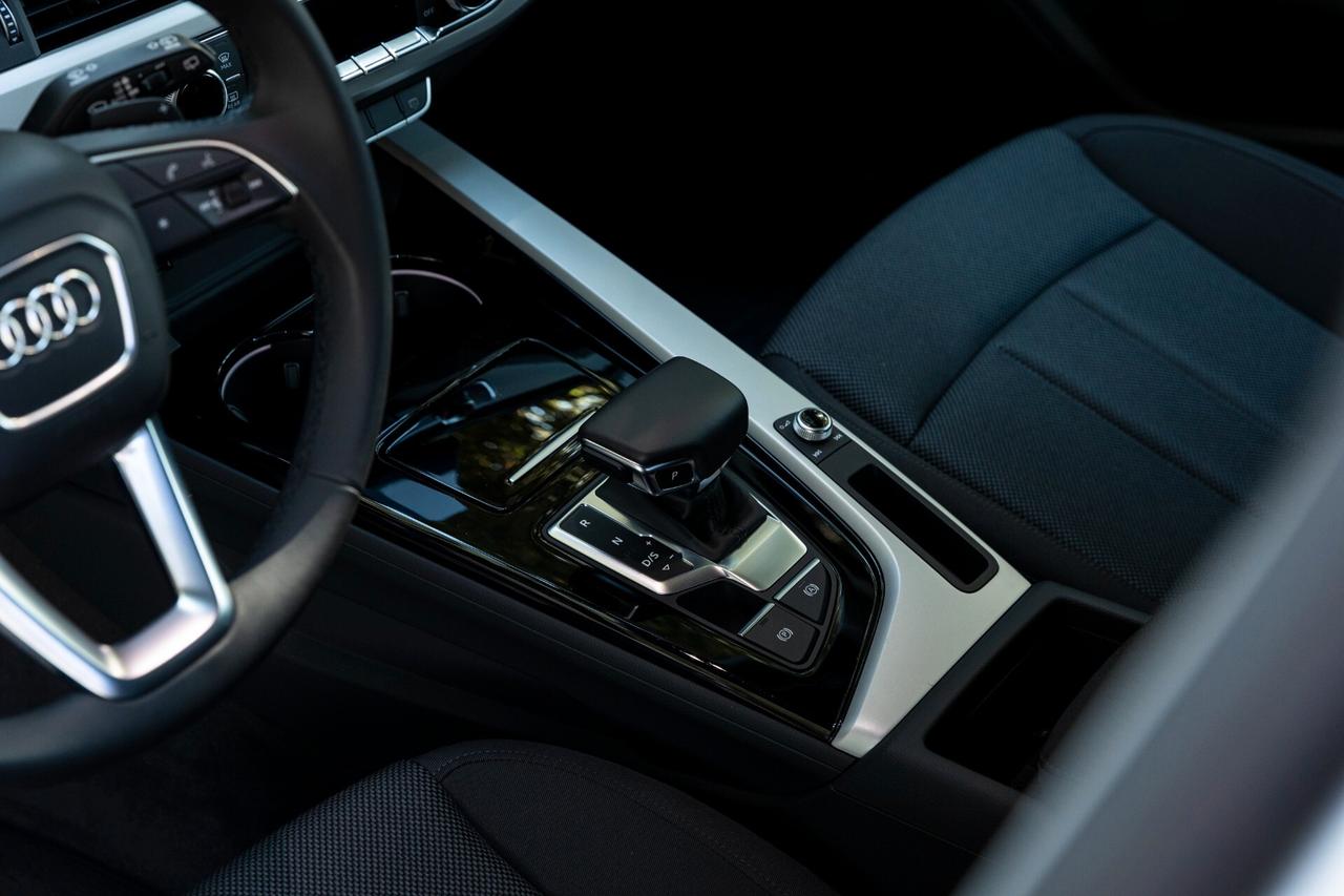 Audi A4 Avant 40 2.0 tdi mhev S-tronic*Matrix* Cockpit*