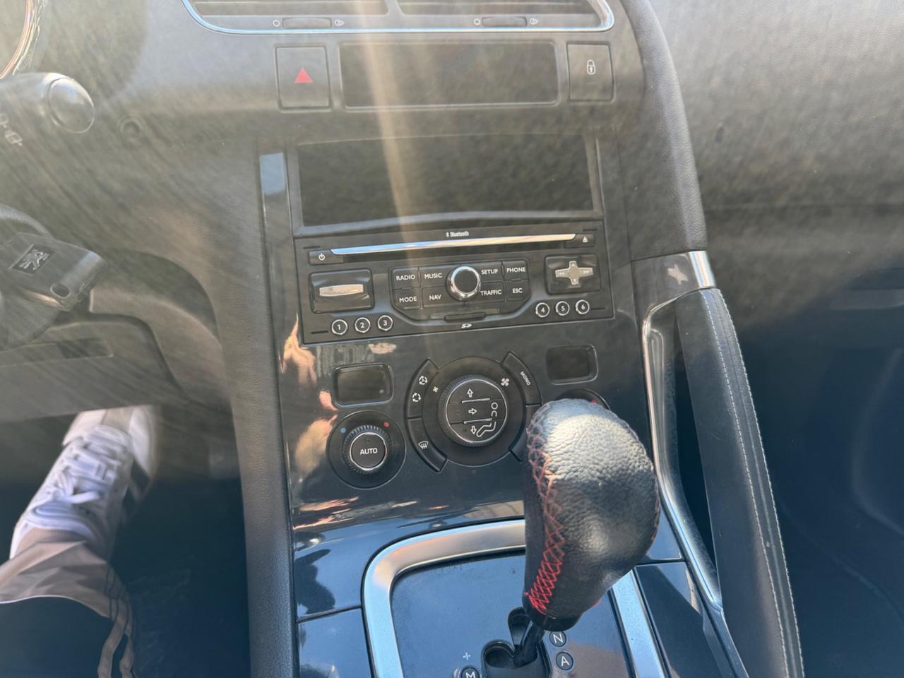 Peugeot 3008 1.6 HDi 110CV cambio robotizzato Premium