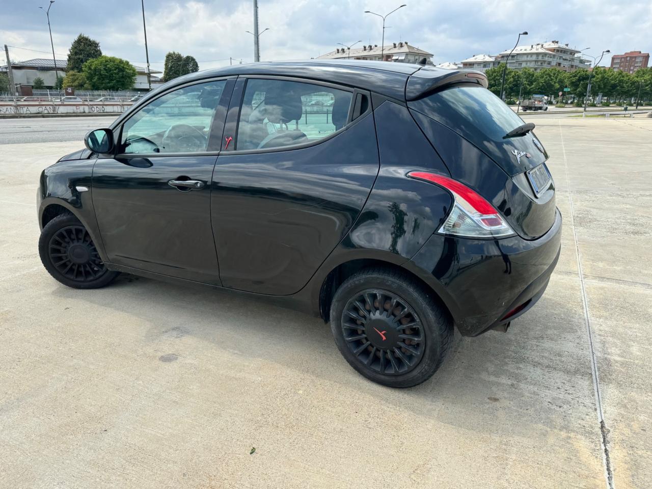 Lancia Ypsilon 1.2 69 CV 5 porte GPL Ecochic Silver