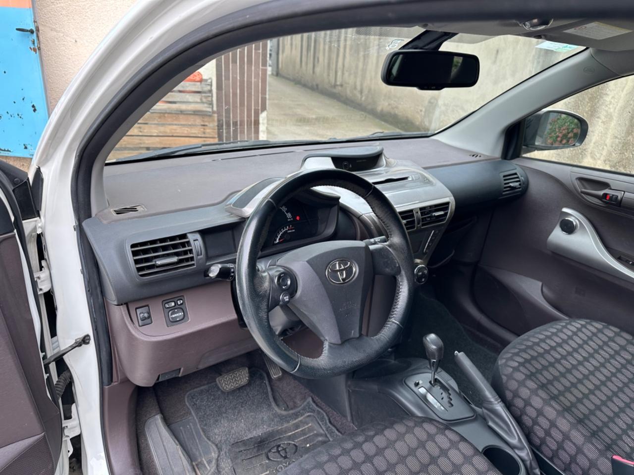 Toyota iQ 1.0 Sol - Autonavigli