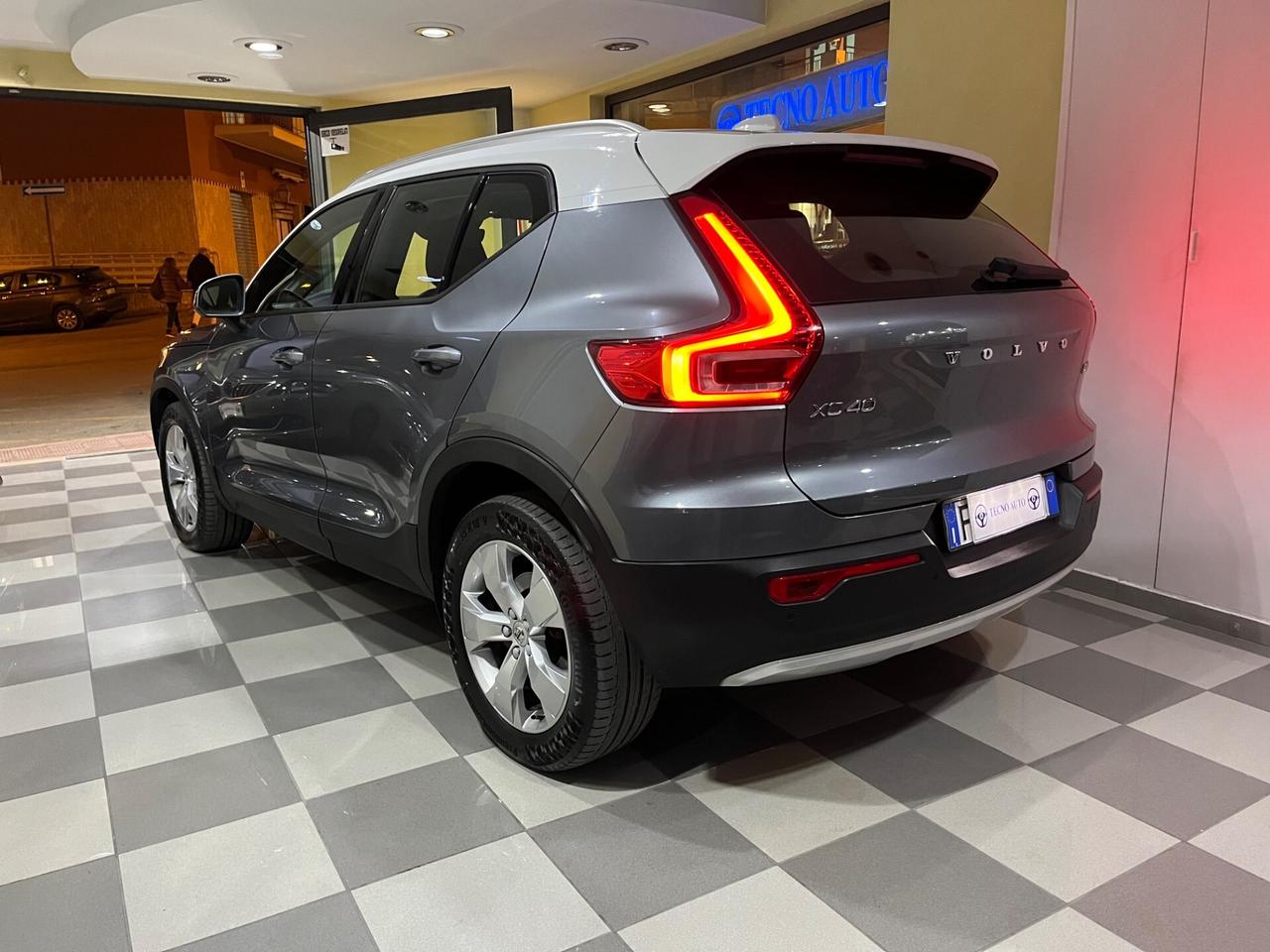 Volvo XC40 D4 AWD Geartronic Momentum