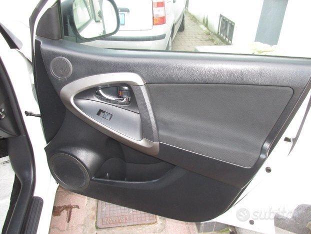 Toyota RAV 4 2.2 D-4D 4x4 DA VETRINA 2011