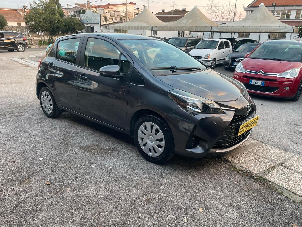 Toyota Yaris 1.0 5 porte Loung E6 NEOPATENTATI