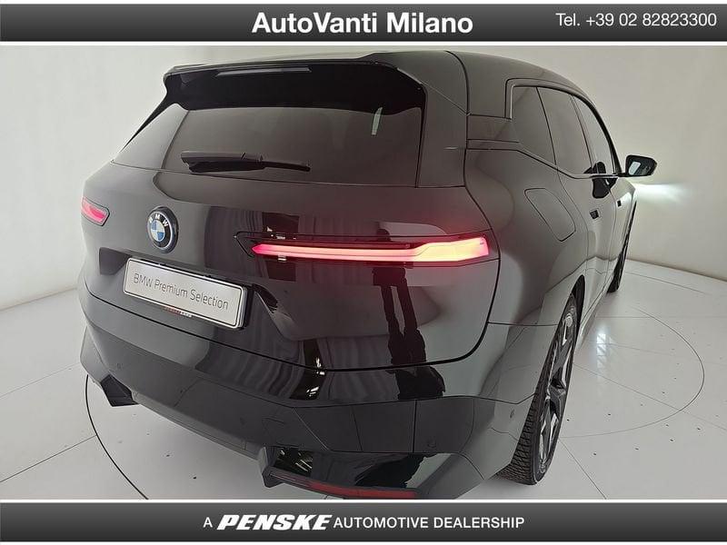 BMW iX xDrive40 Pacchetto Sportivo