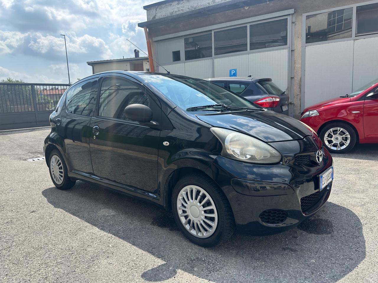 Toyota Aygo 1.0 12V 5 porte BENZINA - NAVI NEOPATENTATI