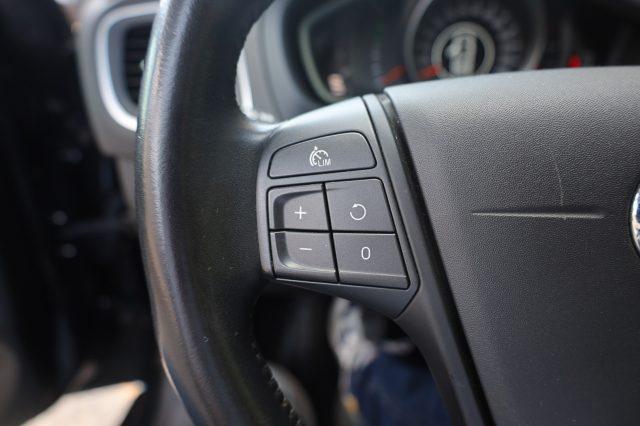 VOLVO V40 D2 2.0d UniPropietario Tagliandata per NEOPATENTAT