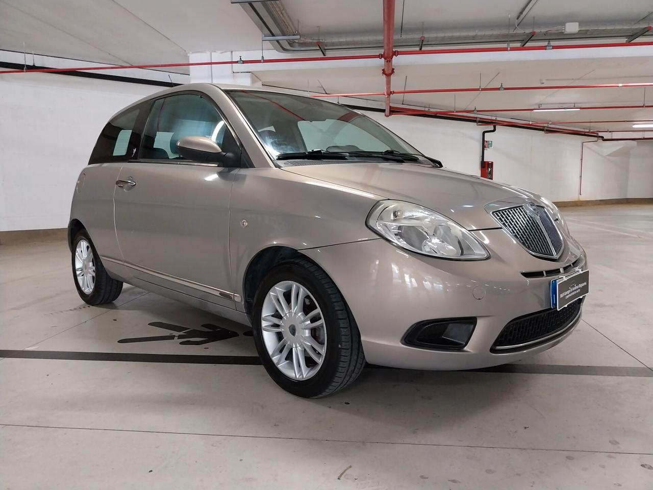 Lancia Ypsilon 1.3 MJT 75 CV VERSUS AUTOMATICA - ok neopatentati