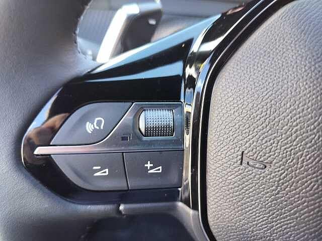 Peugeot 2008 PureTech 130 S&S EAT8 Allure