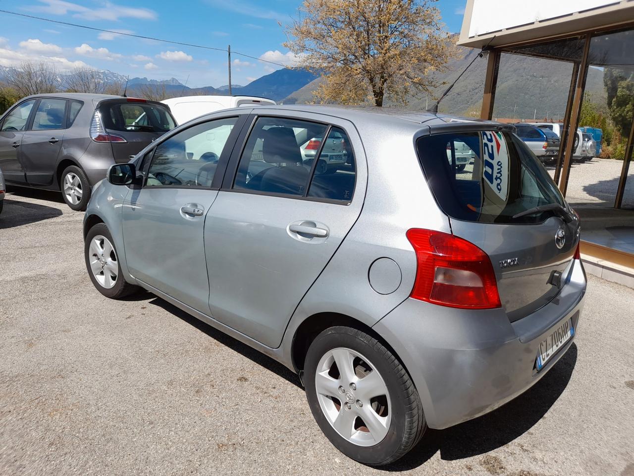 Toyota Yaris 1.0 5 porte Sol