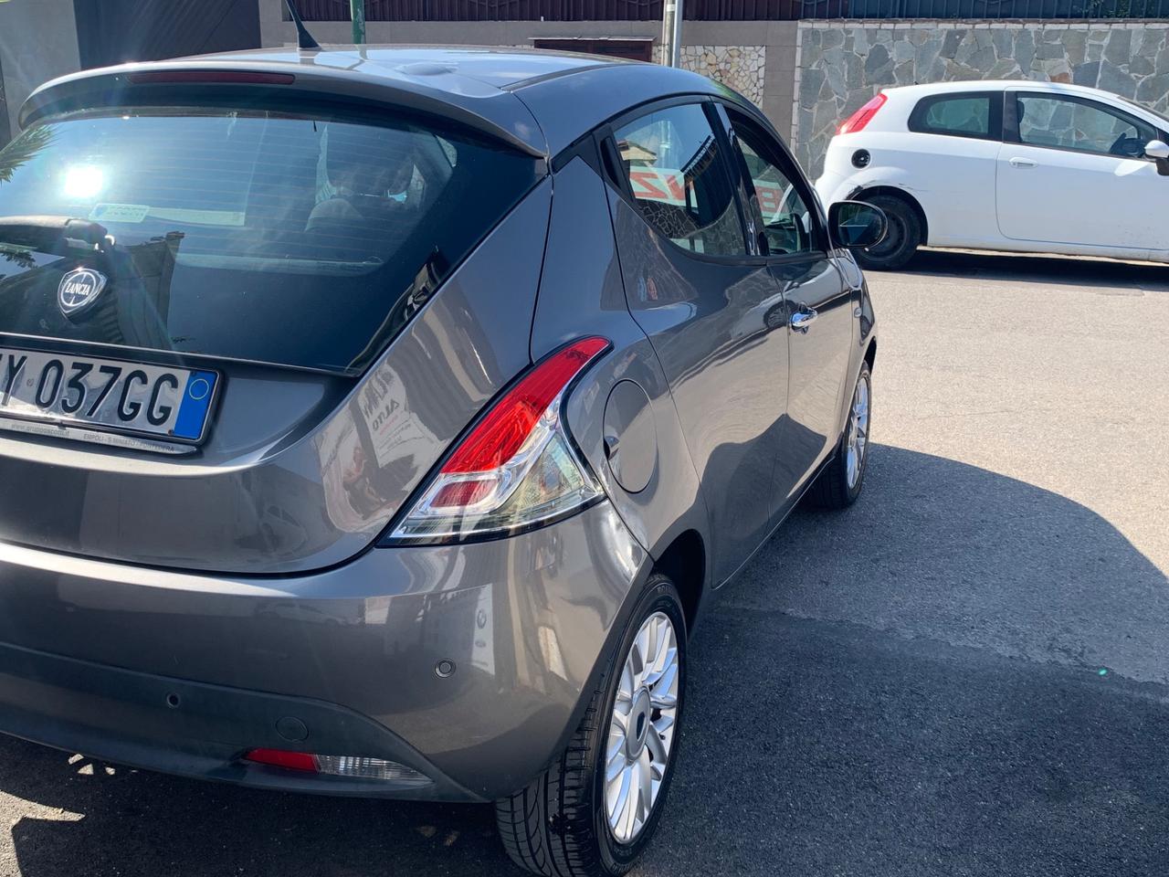 Lancia Ypsilon 0.9 TwinAir 85 CV 5 porte S&S Platinum