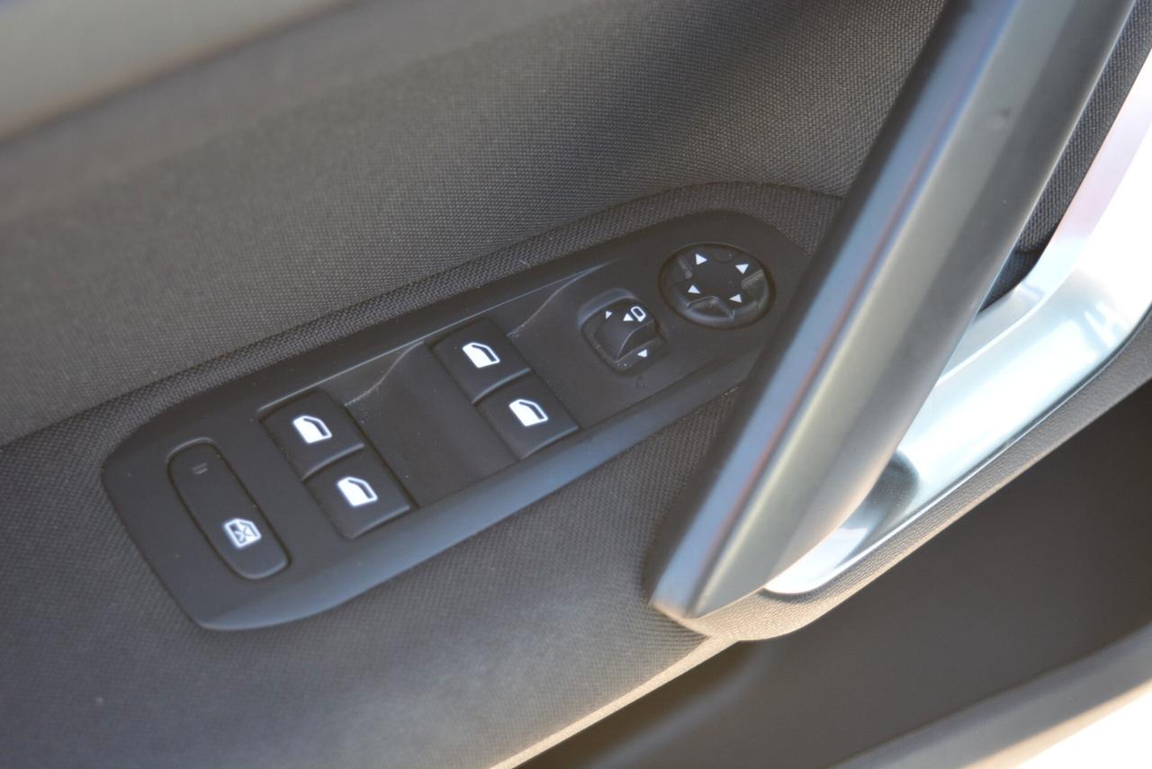 Peugeot 308 BlueHDi 130 S&S SW Active telecamera