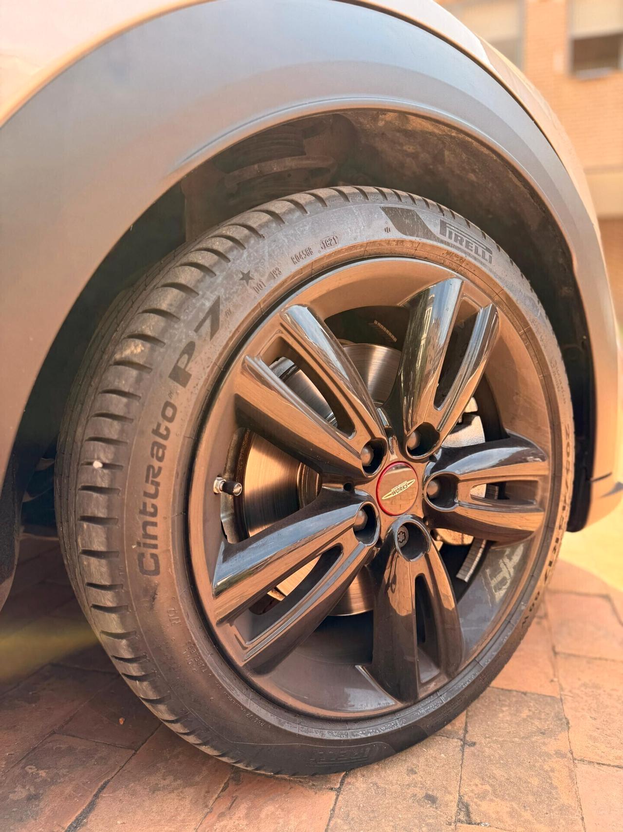 Mini Mini 2.0 John Cooper Works interno ed esterno