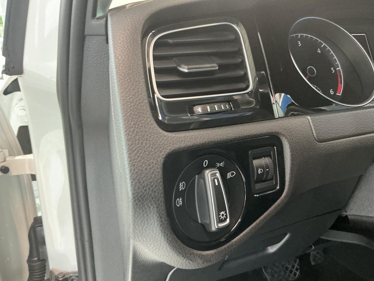 Volkswagen Golf 1.6 Diesel Automatica Neopatentati
