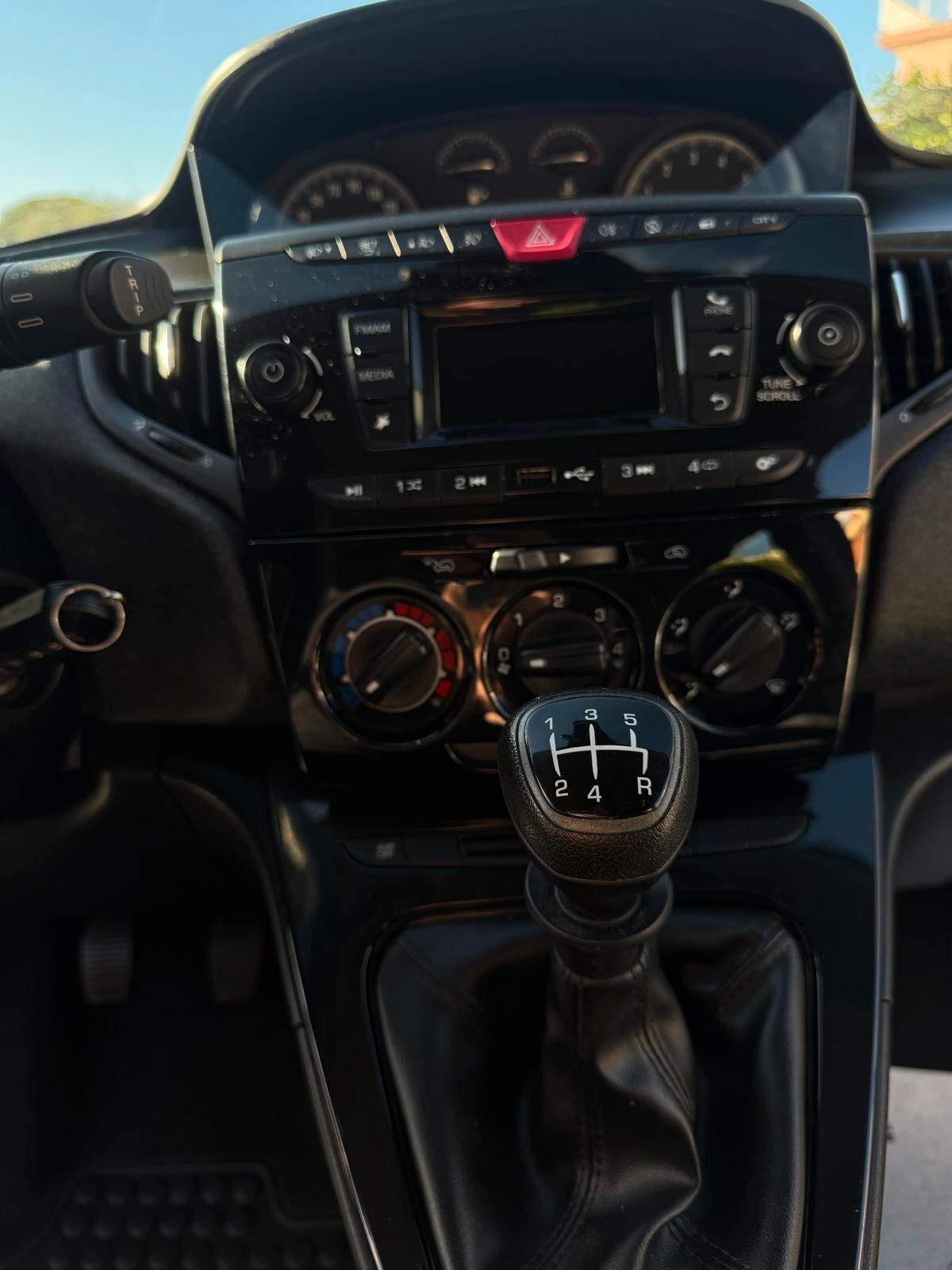 Lancia Ypsilon 1.2 69 CV 5 porte Elefantino Blu