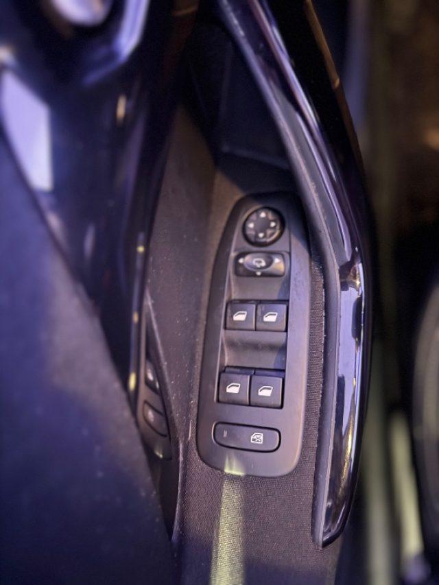 PEUGEOT 208 1° serie PureTech 82 5 porte Allure