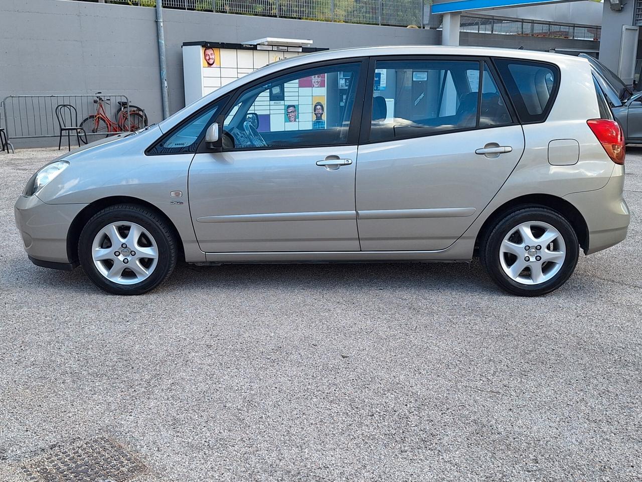Toyota Corolla Verso 2.0 tdi D-4D NEOPATENTATI FAMIGLIARE