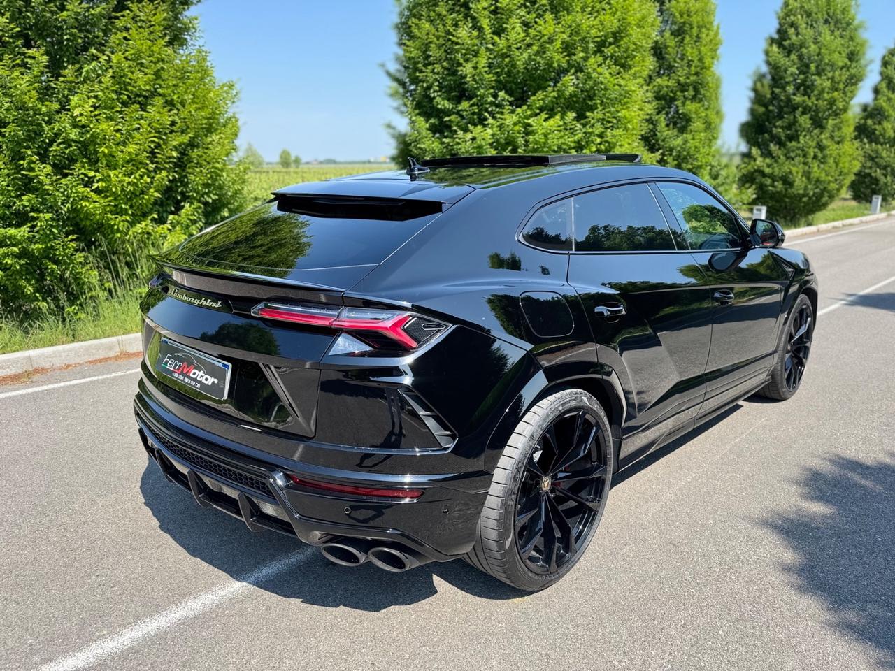 Lamborghini Urus 4.0 V8 650cv Total Black Permute