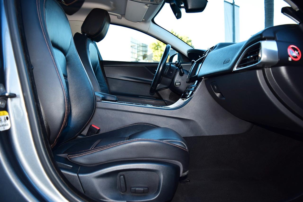 Jaguar XE 2.0 D 180 cv Automatica Prestige