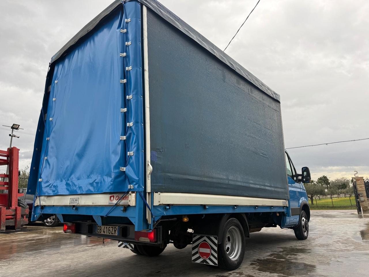Trattore iveco Daily 35c10 cassonato telonato 4 metri per 2.15