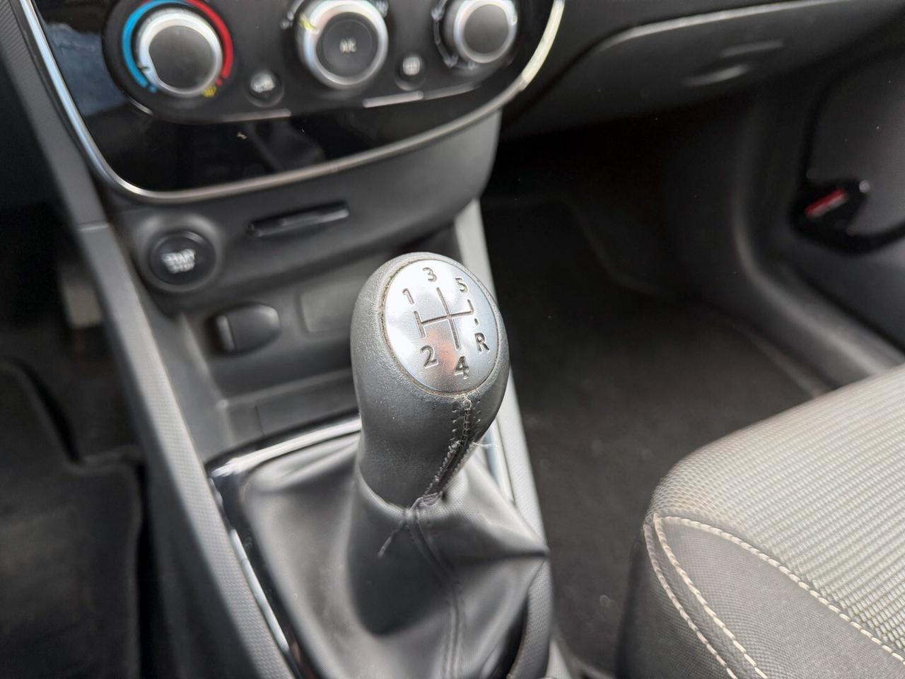 Renault Clio 1.2 75CV 5 porte - 2015 *NEOPATENTATI*GARANZIA*