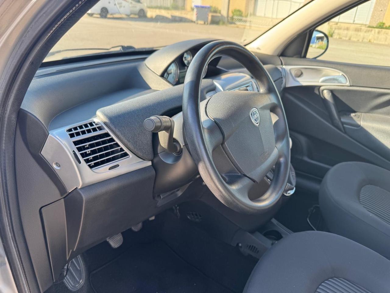 Lancia Ypsilon 1.2 benzina Versus. km 122.000